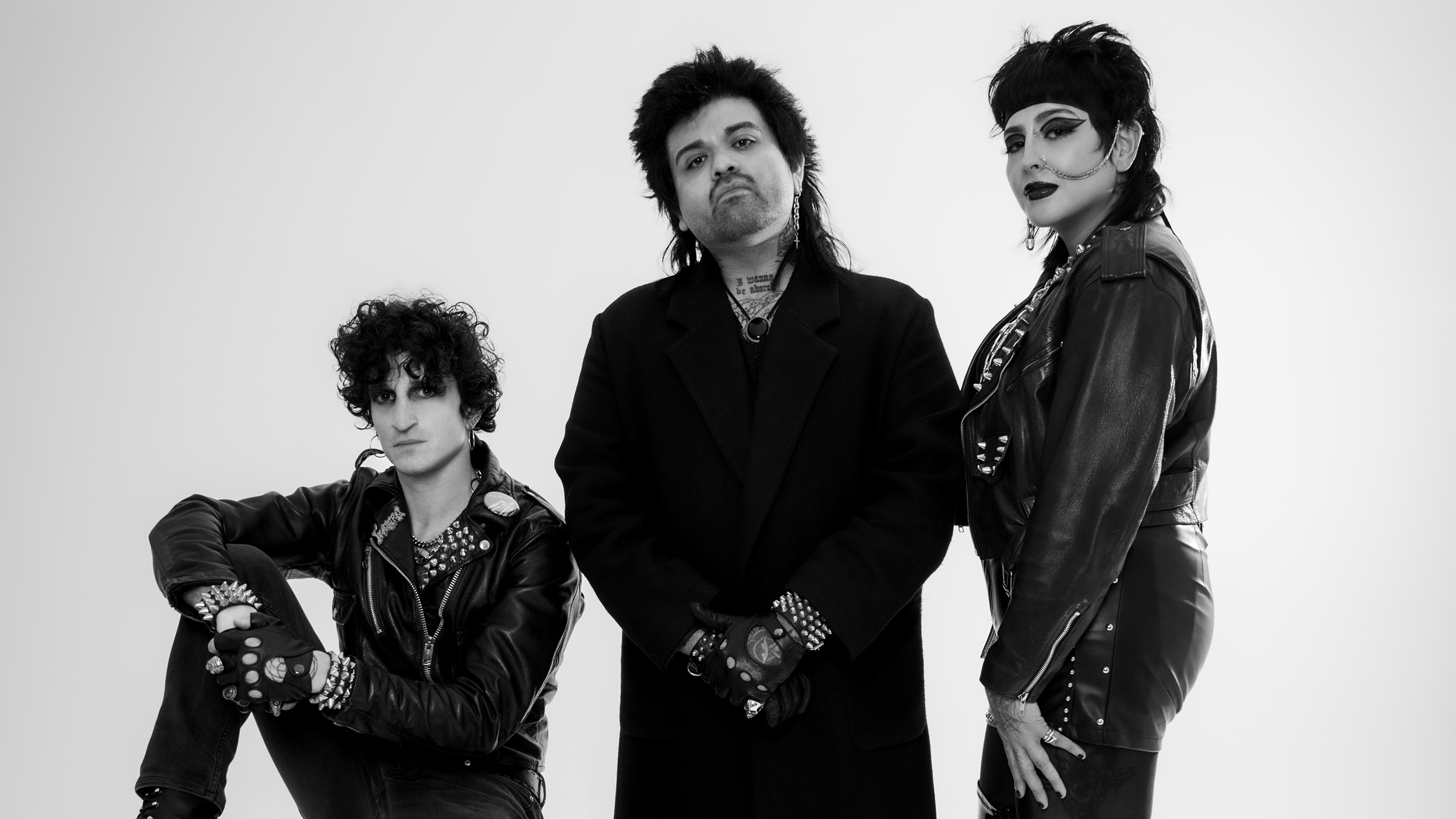 LA Post-Punk Trio Scimitar Turn Romantic Ruin Into Lonely Procession With Video for “Razors” — Post-Punk.com