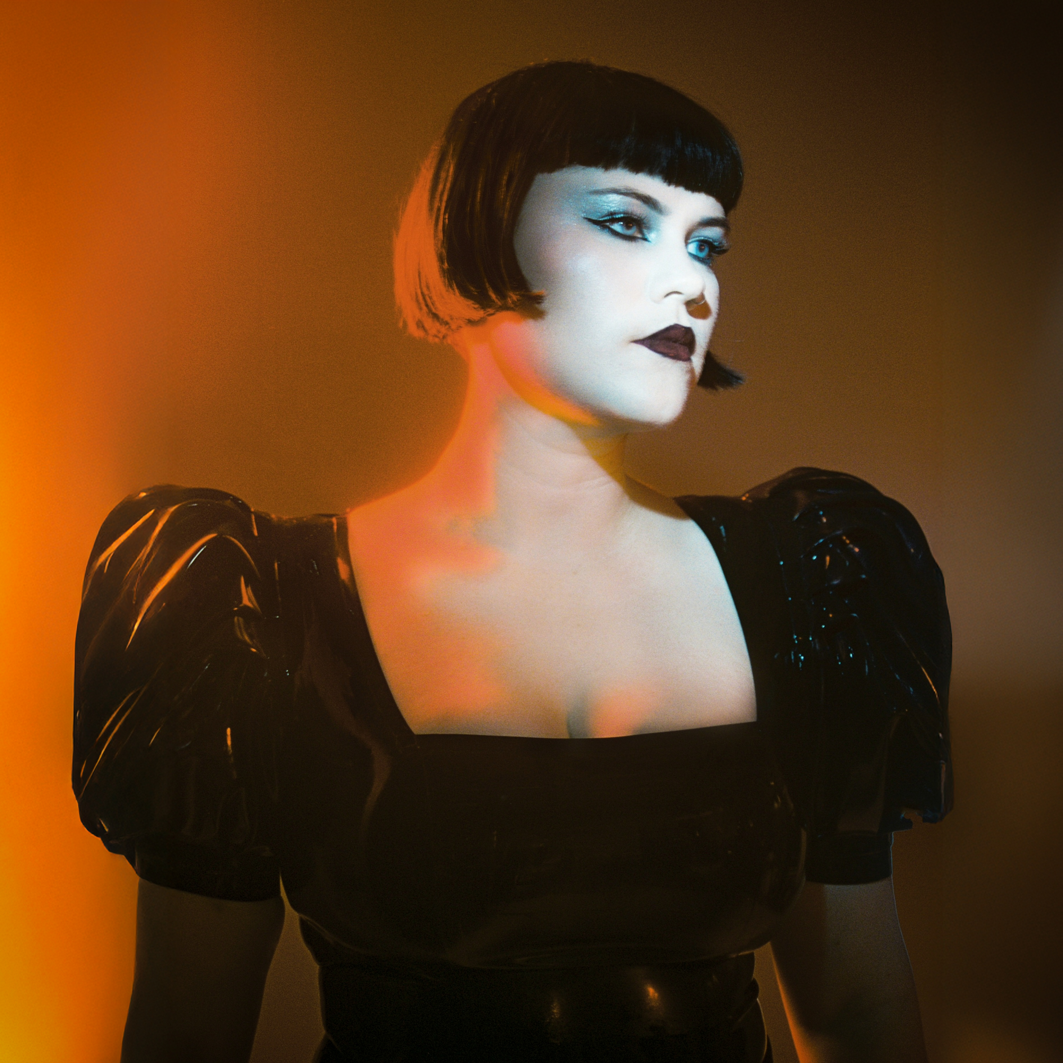 Subject Sue – Under My Skin single artwork